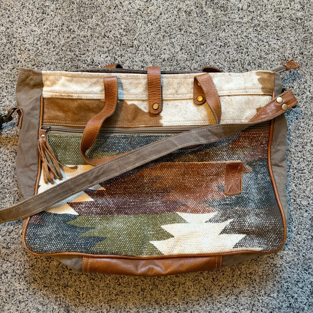 Myra Travel Bag